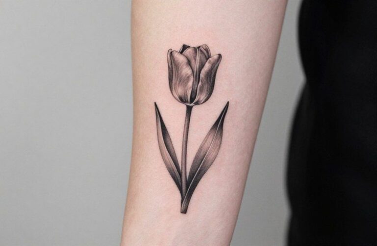 Minimalist Tulip Tattoo Ideas
