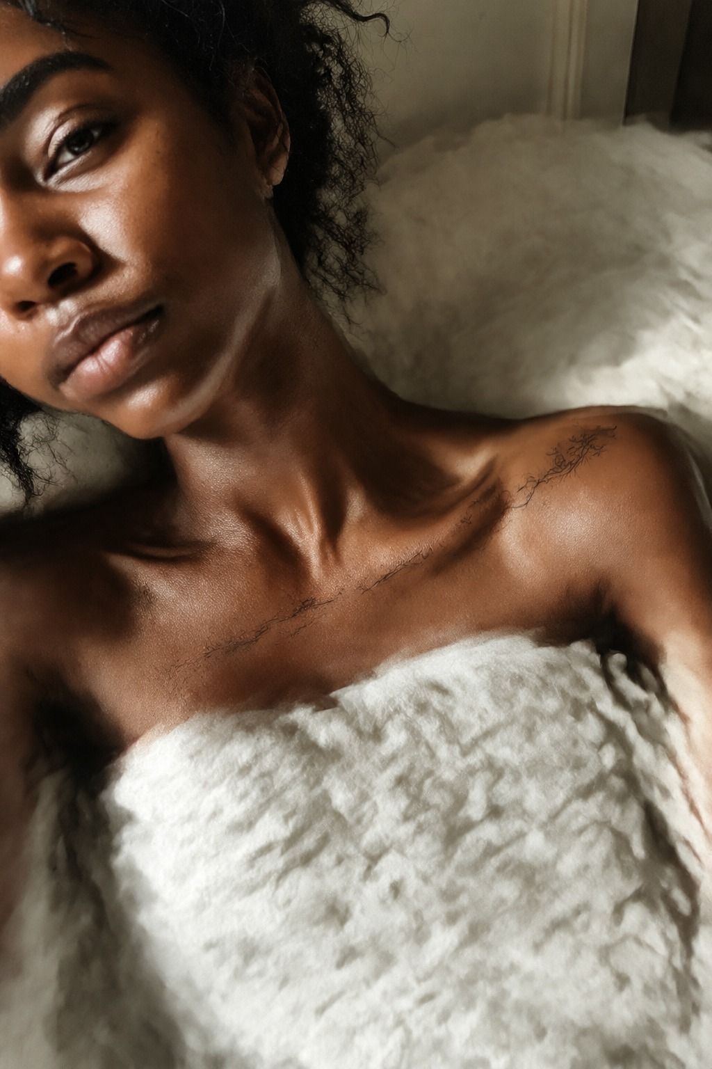 Scatter a Whimsical Daisy Sprig Along the Collarbone
